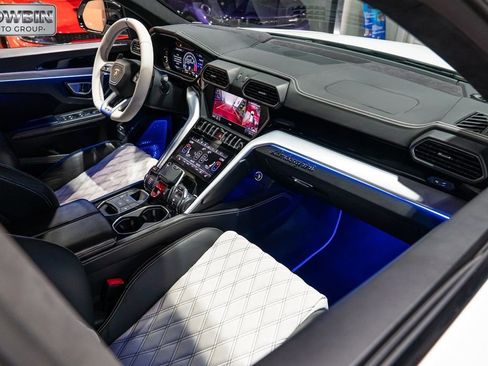 Used 2019 Lamborghini Urus AWD/4WD image 11