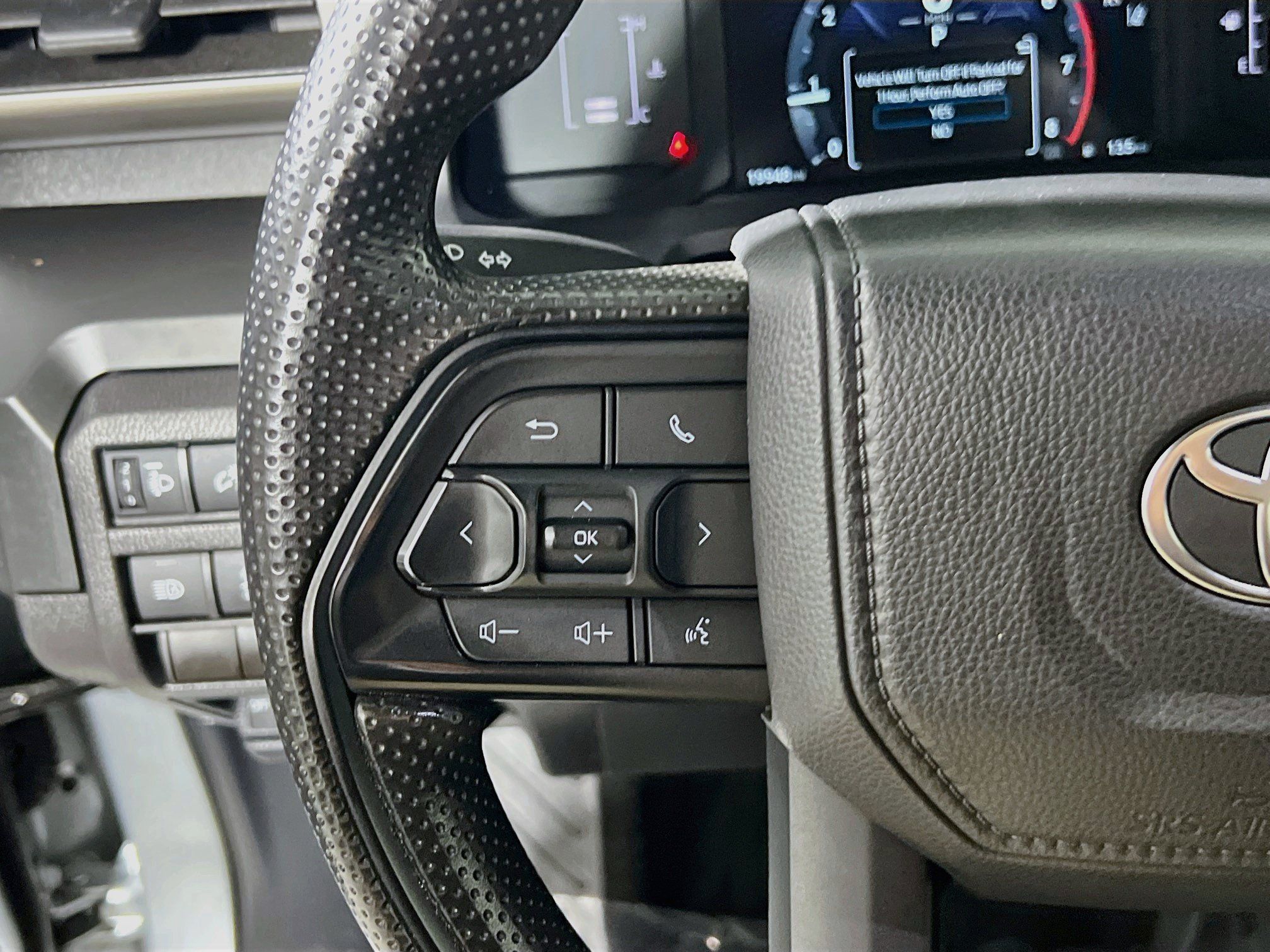 Used 2025 Toyota Tacoma SR w/ Towing Package AWD/4WD image 19