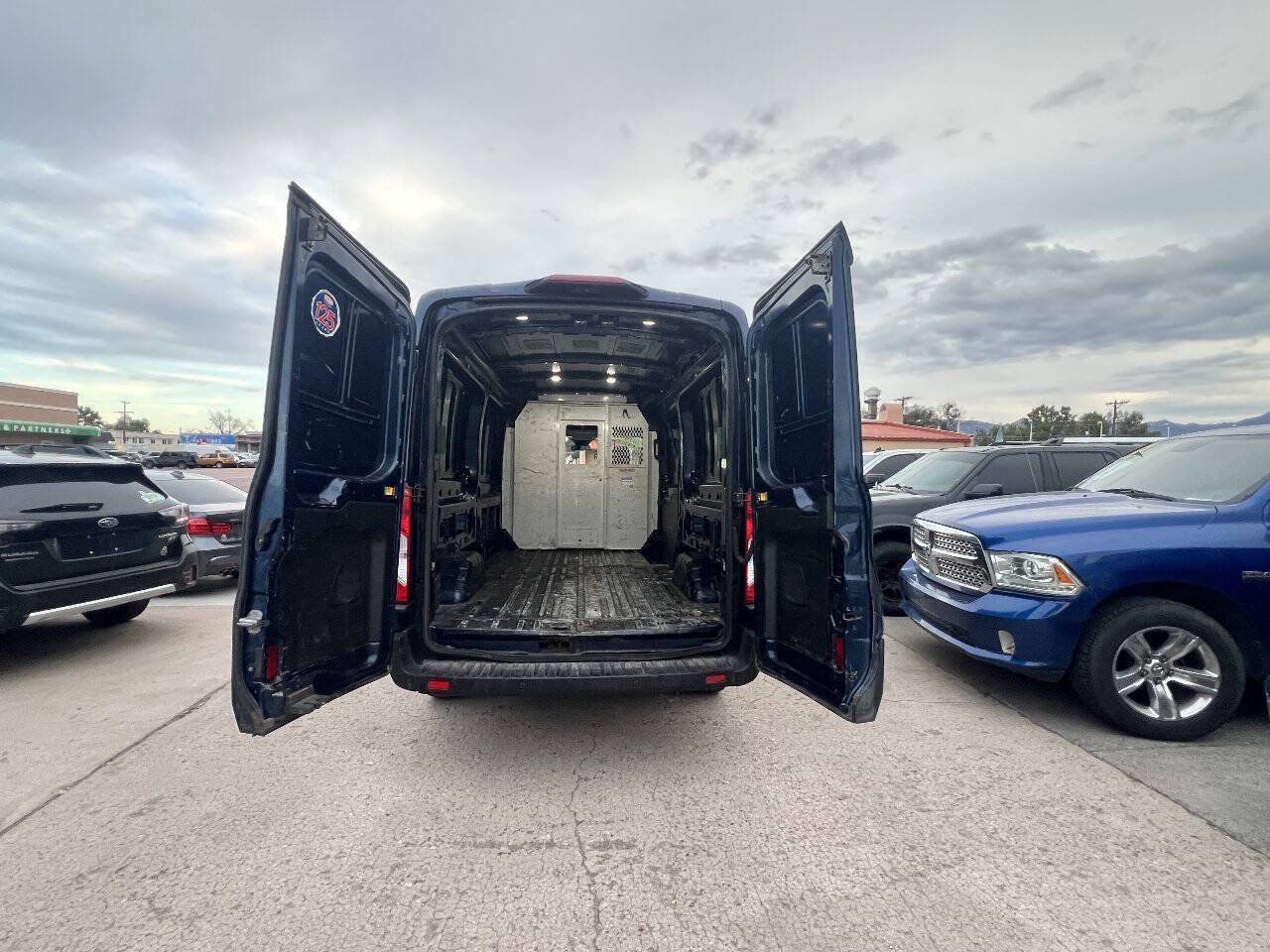 Used 2019 Ford Transit 250 148 Medium Roof RWD image 4