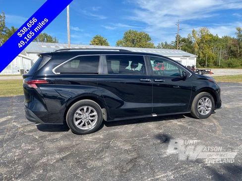 Used 2022 Toyota Sienna XLE image 6