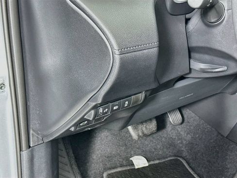 Used 2026 Toyota Corolla Cross XLE w/ Convenience Package FWD image 10