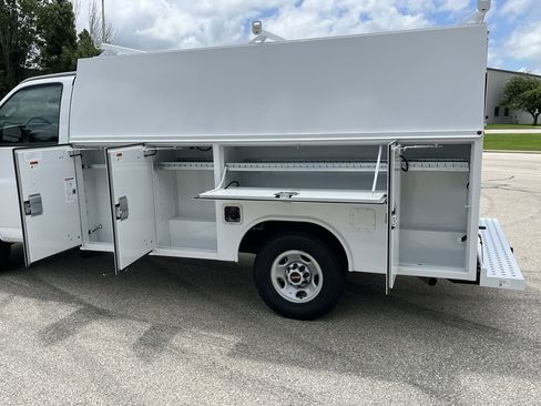 New 2025 GMC Savana 3500 w/ Power Convenience Package image 2