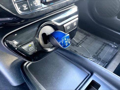 Used 2019 Toyota Prius LE w/ Carpet Mat Package image 15
