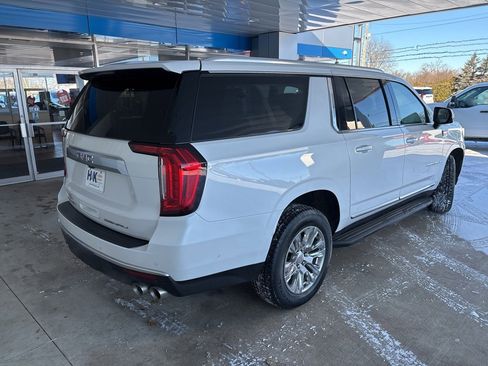 Used 2023 GMC Yukon XL Denali w/ Advanced Technology Package image 5
