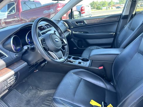 Used 2018 Subaru Outback 3.6R Limited AWD/4WD image 9