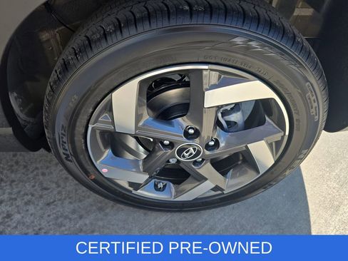 Used 2025 Hyundai Venue SEL FWD image 32