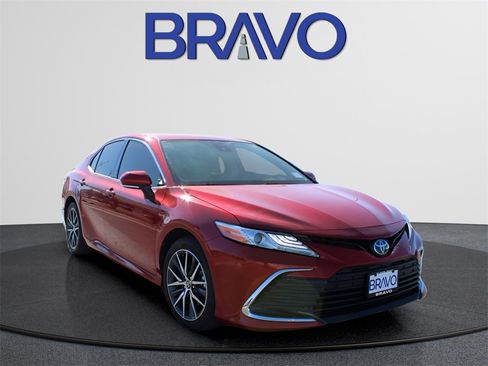 Used 2024 Toyota Camry XLE image 3