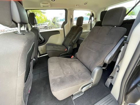 Used 2018 Dodge Grand Caravan SE w/ UConnect Hands-Free Group FWD image 29