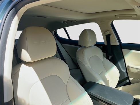 Used 2023 Kia Stinger GT-Line w/ Sun & Sound Package image 29