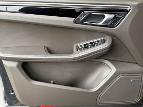 Used 2020 Porsche Macan image 23