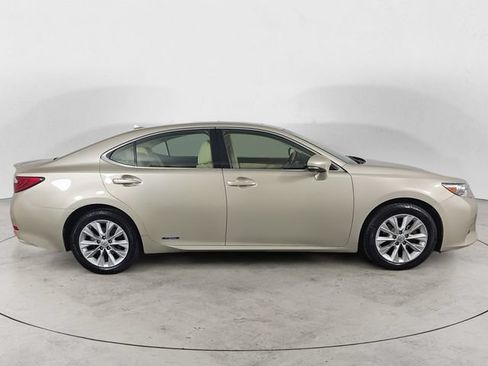 Used 2013 Lexus ES 300h w/ Luxury Pkg FWD image 4