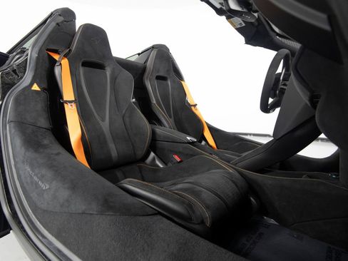 Used 2024 McLaren 750S Spider RWD image 35