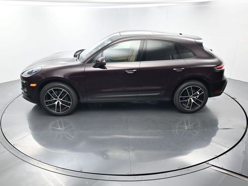 Certified 2025 Porsche Macan AWD/4WD image 33
