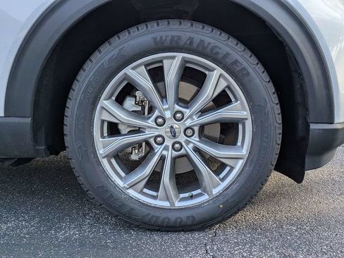 Used 2020 Ford Explorer XLT w/ Equipment Group 202A RWD image 10