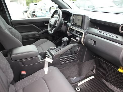 Used 2026 Toyota Tacoma SR w/ SR Upgrade Package AWD/4WD image 29