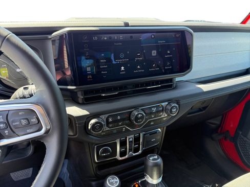 Used 2025 Jeep Wrangler Unlimited Sahara AWD/4WD image 12