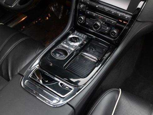 Used 2016 Jaguar XJ R-Sport image 24