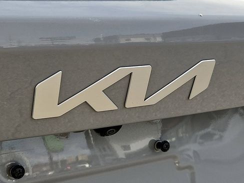 Certified 2022 Kia Sorento SX image 28