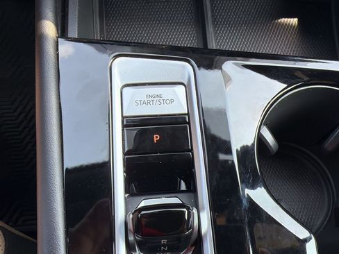Used 2024 Volkswagen Atlas Cross Sport SE FWD image 18