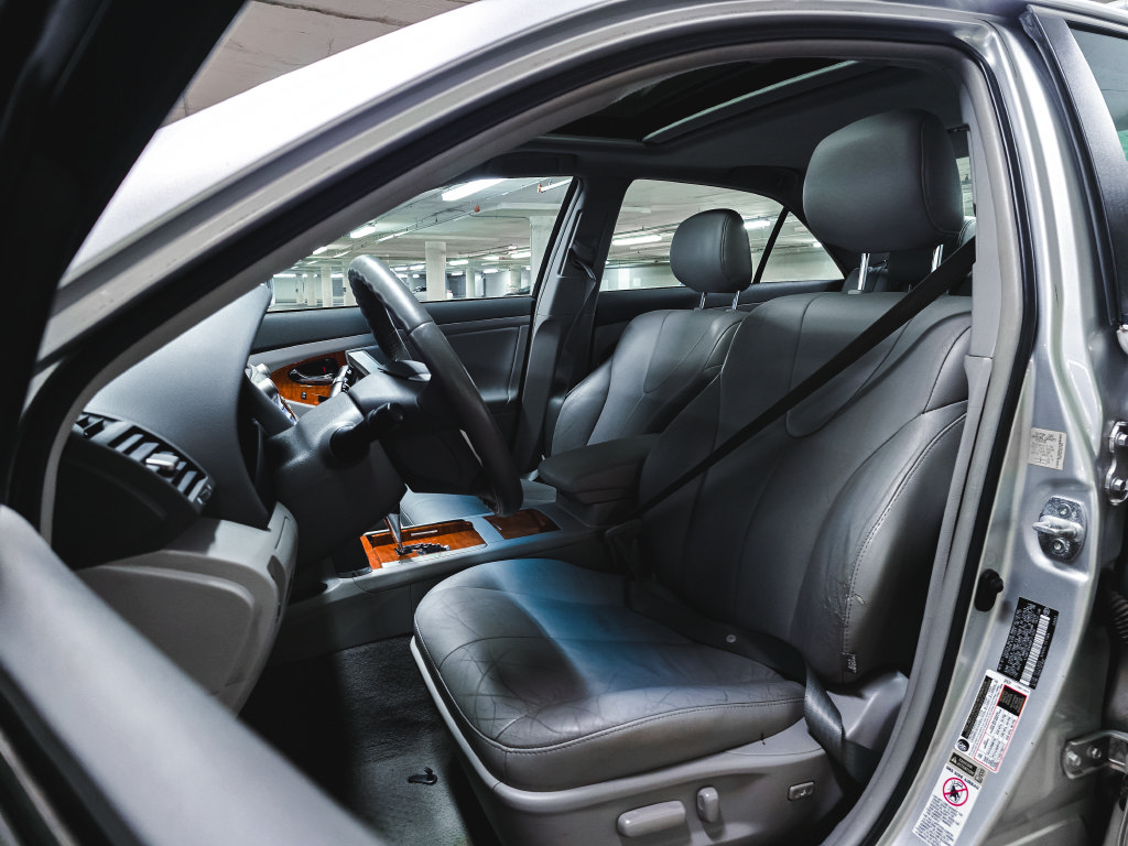 Used 2011 Toyota Camry XLE w/ XLE Extra-Value Pkg #2 FWD image 19