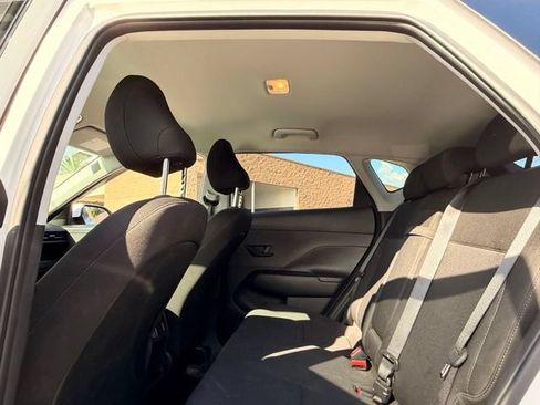 Used 2024 Hyundai Kona SEL FWD image 9