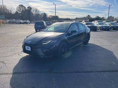 Used 2025 Toyota Camry XLE w/ Premium Package image 37