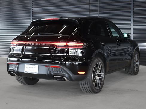 Used 2026 Porsche Macan image 10
