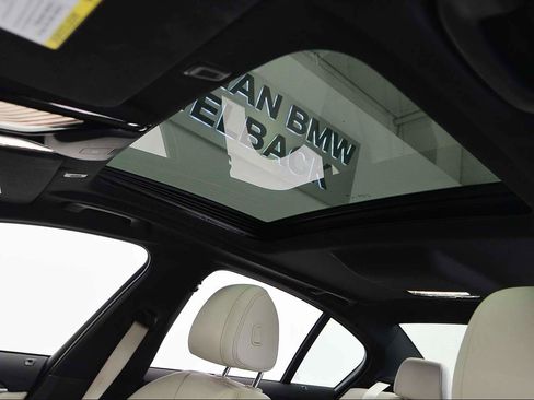 Certified 2023 BMW 530e w/ Premium Package image 7