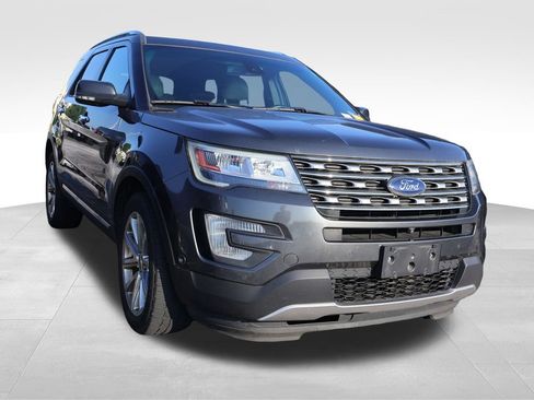 Used 2017 Ford Explorer Limited w/ Equipment Group 301A AWD/4WD image 11