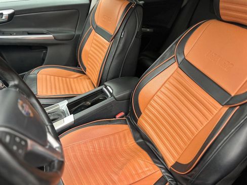 Used 2016 Volvo XC60 T5 Premier w/ Proximity Package image 13