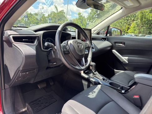 Used 2023 Toyota Corolla Cross XLE w/ Convenience Package FWD image 15