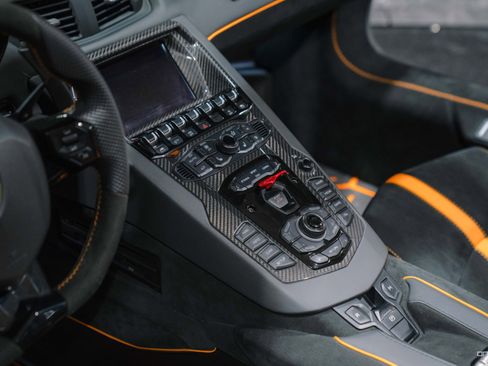 Used 2021 Lamborghini Aventador SVJ image 13