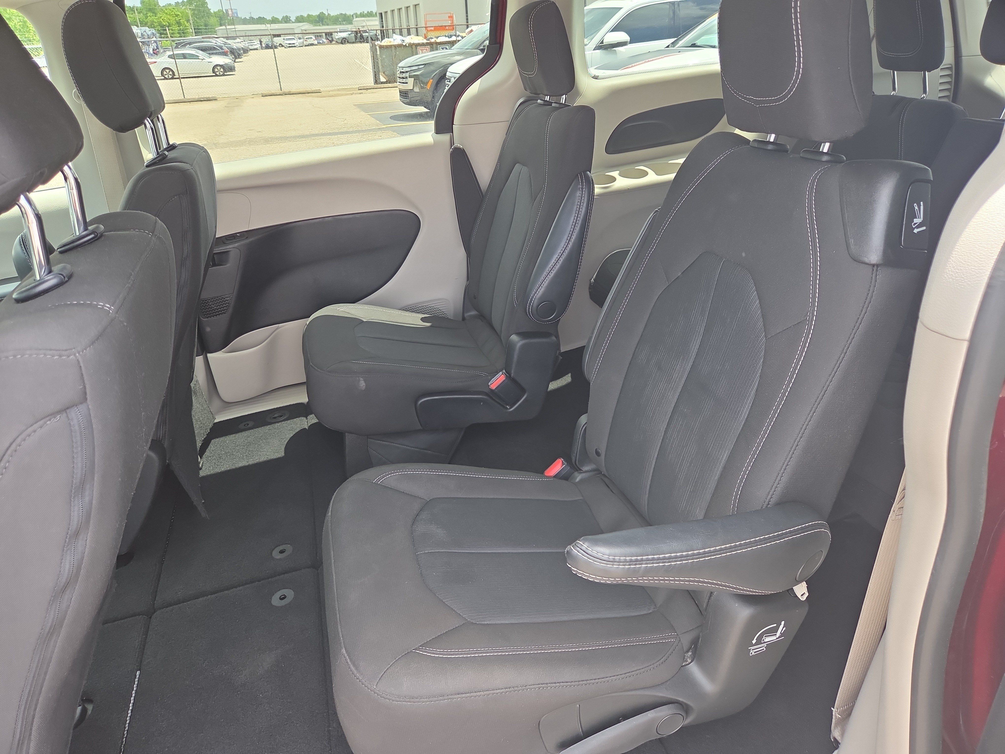 Used 2023 Chrysler Voyager LX FWD image 8