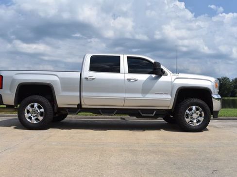 Used 2018 GMC Sierra 2500 SLE w/ Suspension Package, Off-Road AWD/4WD image 3
