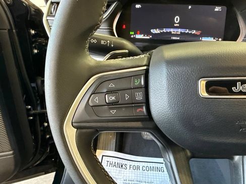 Used 2023 Jeep Grand Cherokee Laredo AWD/4WD image 26