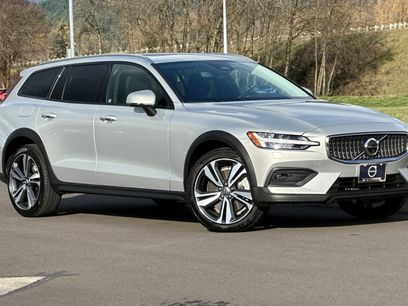 Used 2025 Volvo V60 B5 Cross Country Plus