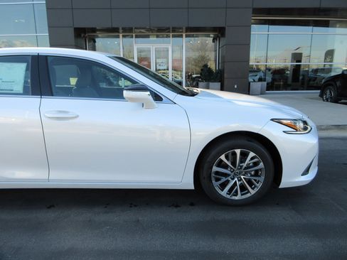 New 2025 Lexus ES 350 image 12