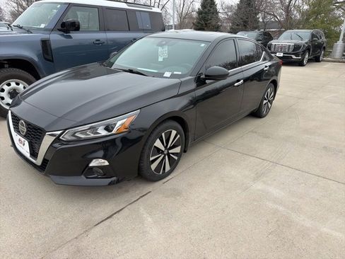Used 2019 Nissan Altima 2.5 SV image 1