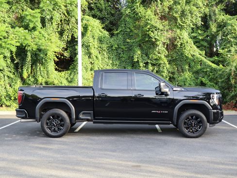 Used 2024 GMC Sierra 2500 AT4 w/ AT4 Premium Plus Package AWD/4WD image 11