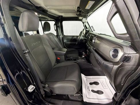 Used 2021 Jeep Wrangler Unlimited Sahara image 27