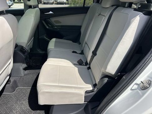 Used 2018 Volkswagen Tiguan SE FWD image 21