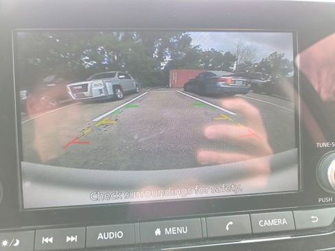 Used 2024 Nissan Pathfinder SV image 12