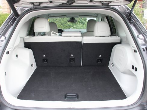 Used 2020 Jeep Cherokee Limited image 8