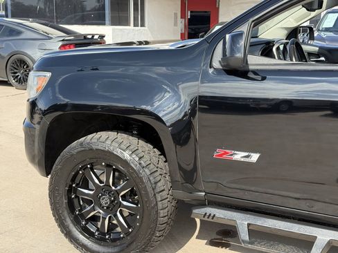 Used 2019 Chevrolet Colorado Z71 w/ Z71 Midnight Edition AWD/4WD image 10