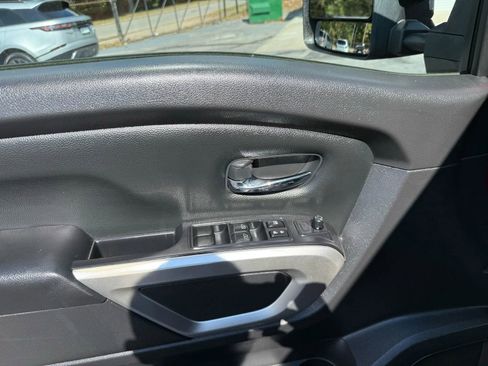 Used 2021 Nissan Titan SV w/ SV Convenience Package image 13