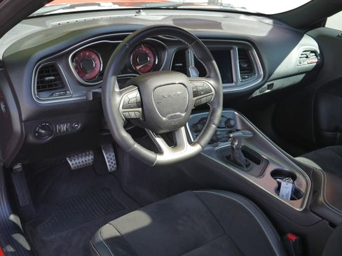 Used 2018 Dodge Challenger SRT Hellcat RWD image 4