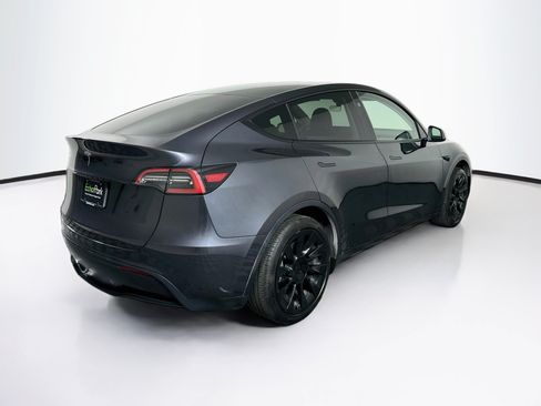 Used 2025 Tesla Model Y Long Range RWD image 9