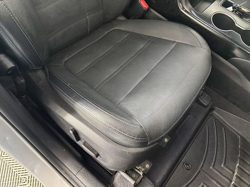 Used 2017 Kia Sorento SX image 38