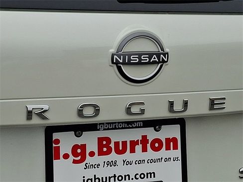 Used 2023 Nissan Rogue SV image 30