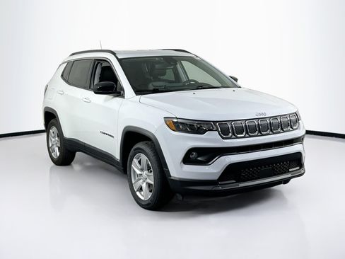 Used 2022 Jeep Compass Latitude AWD/4WD image 3